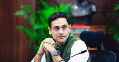 गन्ना विकास एवं चीनी उद्योग मंत्री सौरभ बहुगुणा ने चीनी मिलों को गन्ना पेराई सत्र की तैयारियों के सम्बन्ध में की समीक्षा बैठक, दिए निर्देश