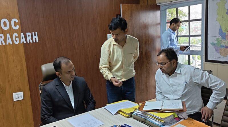 लगातार बारिश के दृष्टिगत जिलाधिकारी आशीष भटगांई ने जिला आपातकालीन परिचालन केंद्र पहुंचकर का लिया जायजा, अधिकारियों को दिए कड़े निर्देश