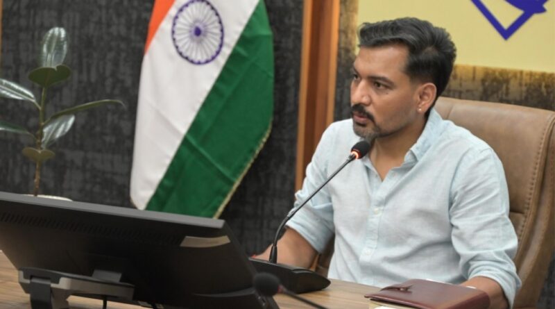 देहरादून में वृद्धावस्था पेंशन से वंचित बुजुर्गों के लिए चलेगा विशेष अभियान, 30 सितंबर तक होंगे आवेदन, जिलाधिकारी डॉ. आशीष चौहान ने दिए निर्देश