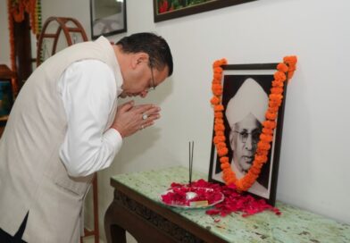 मुख्यमंत्री धामी ने शिक्षक दिवस पर महान शिक्षाविद् डॉ. राधाकृष्णन को श्रद्धासुमन अर्पित कर दी श्रद्धांजलि 