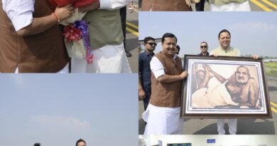 मुख्यमंत्री धामी ने राष्ट्रीय अध्यक्ष भाजपा नितिन नवीन का पंतनगर एयरपोर्ट पर किया स्वागत, नीम करोली महाराज का चित्र किया भेंट
