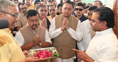 मुख्यमंत्री धामी ने महालक्ष्मी अष्टभुजा मंदिर में की पूजा-अर्चना, प्रदेश एवं देशवासियों की सुख-शांति, समृद्धि एवं खुशहाली की करी कामना 