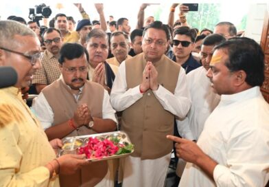 मुख्यमंत्री धामी ने महालक्ष्मी अष्टभुजा मंदिर में की पूजा-अर्चना, प्रदेश एवं देशवासियों की सुख-शांति, समृद्धि एवं खुशहाली की करी कामना 