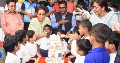 कैबिनेट मंत्री रेखा आर्या ने राजकीय शिशु सदन के बच्चों के साथ केक काटकर मनाया मुख्यमंत्री धामी का जन्मदिन, बच्चों ने अपने मामा के दीर्घायु जीवन की करी कामना 