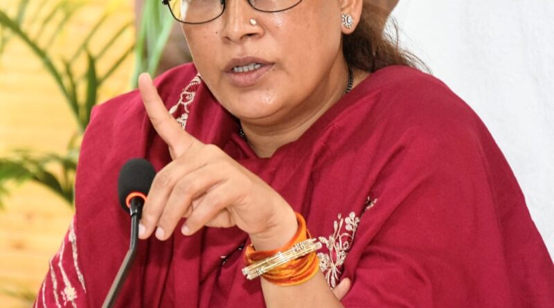 प्रभारी मंत्री रेखा आर्या ने “आंगन का मिलन”कार्यक्रम की करी समीक्षा बैठक , अधिकारियो को दिए आवश्यक दिशा निर्देश