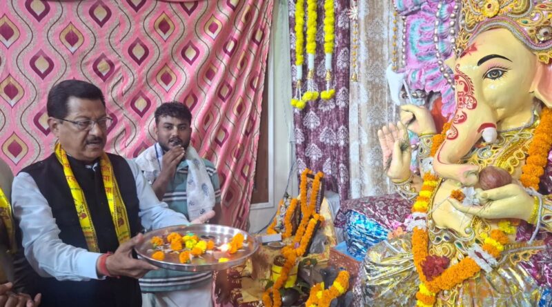 डीएल रोड में गणपति उत्सव की धूम, सूर्यकांत धस्माना ने की आरती