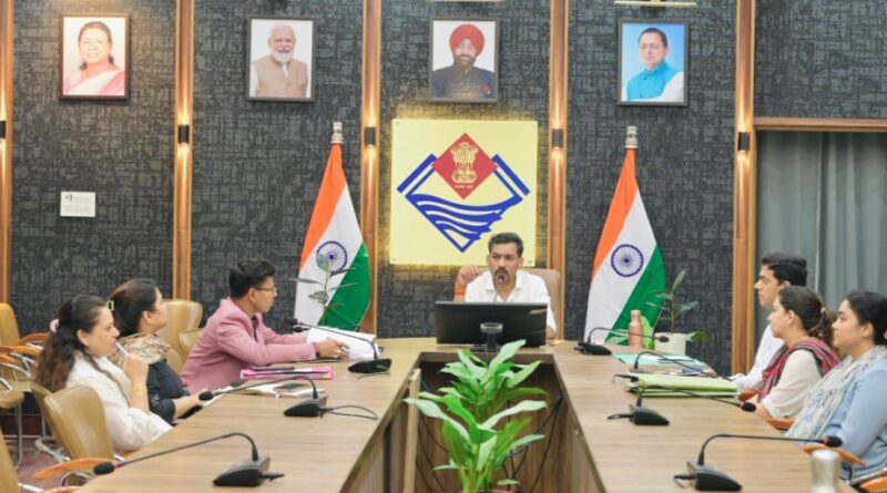 जिलाधिकारी डॉ. आशीष चौहान ने वन एवं राजस्व विभाग के अधिकारियों के साथ की महत्वपूर्ण बैठक