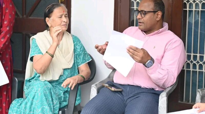 मुख्य निर्वाचन अधिकारी डॉ बी.वी.आर.सी. पुरुषोत्तम ने किया देहरादून में स्थलीय निरीक्षण, चैकिंग कर जांचे दस्तावेज