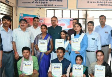 राजकीय इंटर कॉलेज किशनपुर में आयोजित ‘सेवा संकल्प अभियान’ कार्यक्रम में शामिल हुए सैनिक कल्याण मंत्री गणेश जोशी 
