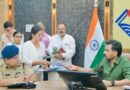 6 महीने तक शिकायत दबाए बैठे अफसरों पर गिरेगी गाज, CM हेल्पलाइन को लेकर देहरादून जिलाधिकारी डॉ. आशीष चैहान सख्त