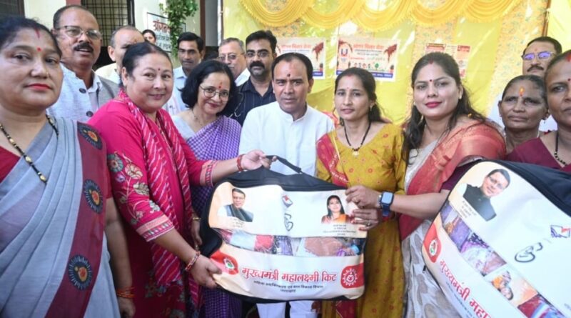 टॉपर छात्र-छात्राओं को सरकार देगी लैपटॉप, डिग्री कॉलेज में प्रवेश पर मिलेंगे 51 हजार