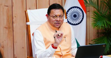 मुख्यमंत्री धामी ने देर रात तक जिलाधिकारियों और एसएसपी के साथ ली चार घंटे से अधिक मेराथन बैठक, विकास कार्यों, कानून-व्यवस्था और जनसुविधाओं की व्यापक समीक्षा