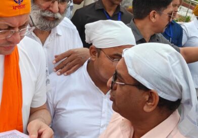 ट्रक ओनर्स महासंघ ने मुख्यमंत्री धामी को सौंपा छह सूत्रीय ज्ञापन
