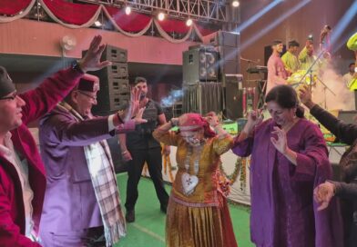 कैबिनेट मंत्री गणेश जोशी का धाकड़ डांस, मसूरी शरदोत्सव में जमकर थिरके